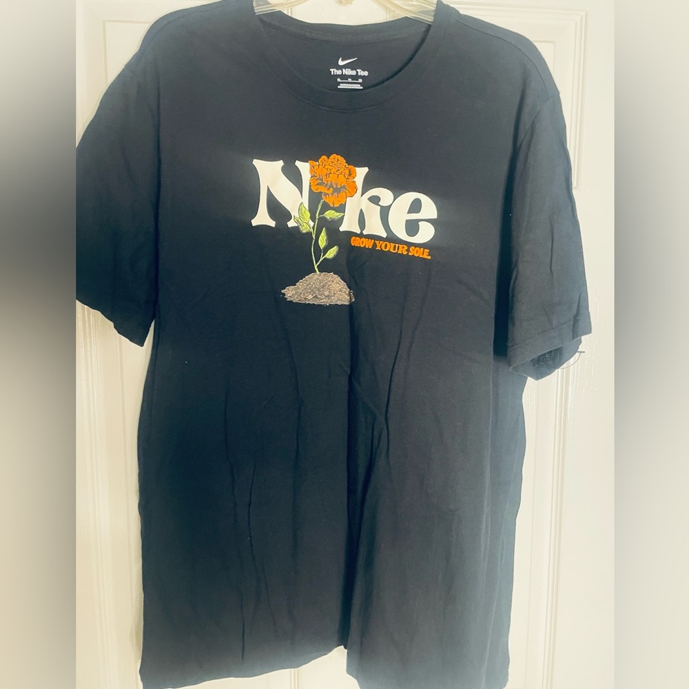 NIKE Mens TShirt *worn once*